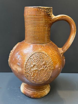 Two armorial stoneware jugs, Raeren, one dated 1586, 16/17th C. — photo 16