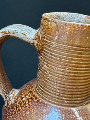 Two armorial stoneware jugs, Raeren, one dated 1586, 16/17th C. — photo 23