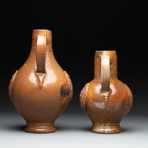 Two armorial stoneware jugs, Raeren, one dated 1586, 16/17th C. — photo 2
