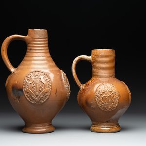 Two armorial stoneware jugs, Raeren, one dated 1586, 16/17th C. — photo 3