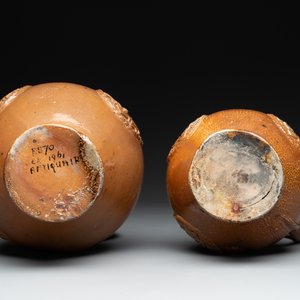 Two armorial stoneware jugs, Raeren, one dated 1586, 16/17th C. — photo 5