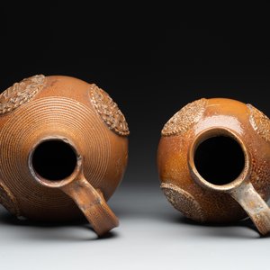Two armorial stoneware jugs, Raeren, one dated 1586, 16/17th C. — photo 6