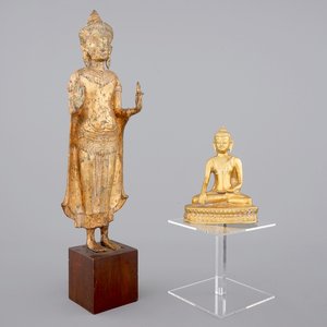 Two Asian gilt Buddha's, one Sino-Tibetan, seated, one standing, Nepalese (?), 19/20th C. — photo 1