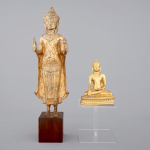 Two Asian gilt Buddha's, one Sino-Tibetan, seated, one standing, Nepalese (?), 19/20th C. — photo 2