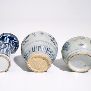 Two blue and white Chinese jarlets, Ming, and a Kangxi beaker vase — 照片 6