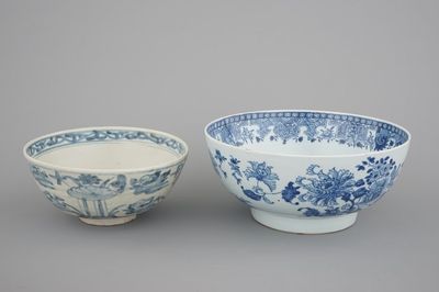 Two blue and white Chinese porcelain bowls, 17/18th C.