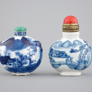 Two blue and white Chinese porcelain snuff bottles, 19/20th C. — photo 3