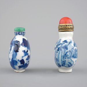 Two blue and white Chinese porcelain snuff bottles, 19/20th C. — photo 4
