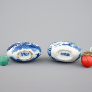 Two blue and white Chinese porcelain snuff bottles, 19/20th C. — photo 6