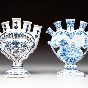 Two blue and white Delftware tulip vases, The Netherlands and France, 18/19th C. — foto 2