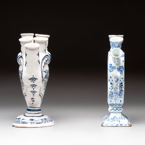 Two blue and white Delftware tulip vases, The Netherlands and France, 18/19th C. — foto 3