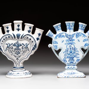 Two blue and white Delftware tulip vases, The Netherlands and France, 18/19th C. — foto 4