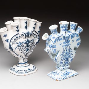 Two blue and white Delftware tulip vases, The Netherlands and France, 18/19th C. — foto 8