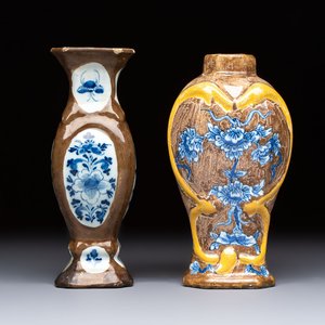 Two blue and white Dutch Delft capucin-brown-ground vases, 18th C. — photo 1