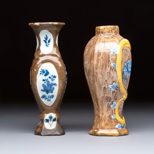 Two blue and white Dutch Delft capucin-brown-ground vases, 18th C. — photo 4