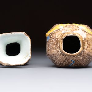 Two blue and white Dutch Delft capucin-brown-ground vases, 18th C. — photo 5