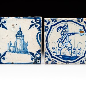 Two blue and white Dutch Delft 'castle' and 'soldier with coloured flame' tiles, 17th C. — foto 1