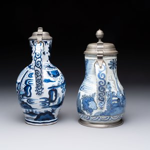 Two blue and white Dutch Delft chinoiserie jugs with pewter lid, 17/19th C. — photo 4