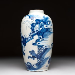 Two blue and white Dutch Delft chinoiserie vases, 17/18th C. — photo 3
