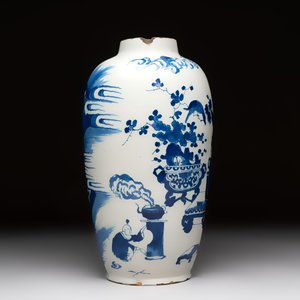 Two blue and white Dutch Delft chinoiserie vases, 17/18th C. — photo 4