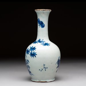 Two blue and white Dutch Delft chinoiserie vases, 17/18th C. — photo 9
