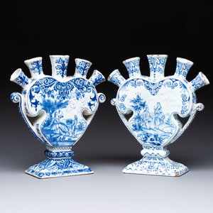 Two blue and white Dutch Delft heart-shaped tulip vases, 19th C. — photo 1
