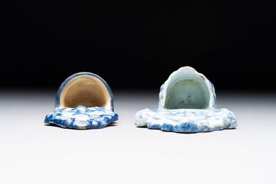 Two blue and white Dutch Delft holy water fonts, 17th C. — photo 3