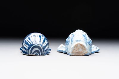 Two blue and white Dutch Delft holy water fonts, 17th C. — photo 4