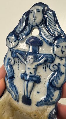 Two blue and white Dutch Delft holy water fonts, 17th C. — photo 7