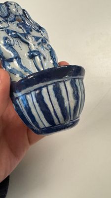 Two blue and white Dutch Delft holy water fonts, 17th C. — photo 9