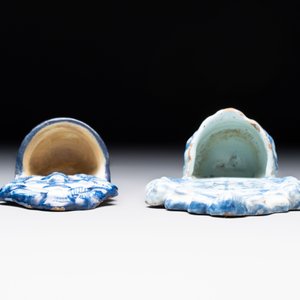 Two blue and white Dutch Delft holy water fonts, 17th C. — photo 3