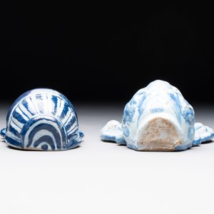 Two blue and white Dutch Delft holy water fonts, 17th C. — photo 4