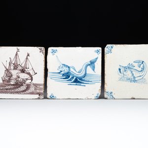 Two blue and white Dutch Delft 'sea monster' tiles and a manganese 'ship' tile, 17/18th C. — photo 1