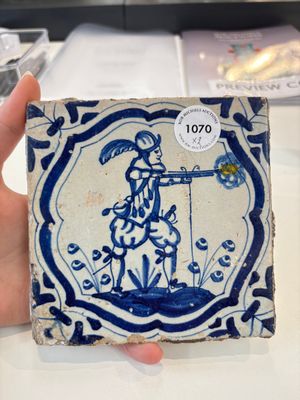 Two blue and white Dutch Delft 'soldier with coloured flame' tiles, 17th C. — photo 1