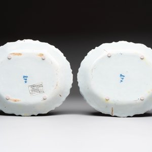 Two blue and white Dutch Delft strawberry strainers on stands, 18th C. — photo 5