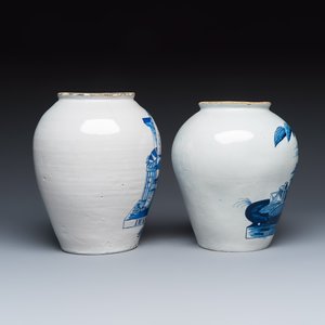 Two blue and white Dutch Delft tobacco jars inscribed 'DE KOOPHANDEL' and 'TONKA' — 照片 5