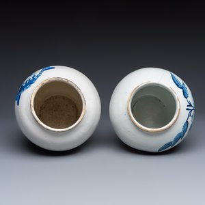 Two blue and white Dutch Delft tobacco jars inscribed 'DE KOOPHANDEL' and 'TONKA' — 照片 6