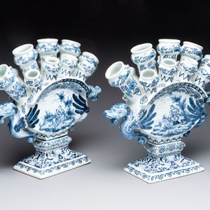 Two blue and white Dutch Delft tulip vases, 19th C. — photo 2