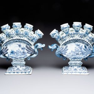 Two blue and white Dutch Delft tulip vases, 19th C. — photo 3