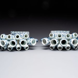 Two blue and white Dutch Delft tulip vases, 19th C. — photo 7