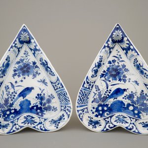 Two blue and white heart-shaped rice table dishes, late 17th C. — 照片 1