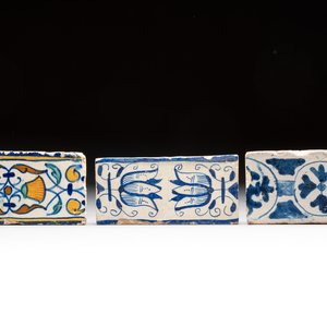 Two blue-white and one polychrome Dutch Delft 'border' 'ornamental' tiles, ca. 1600 — photo 1