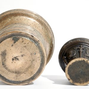 Two bronze mortars and one pestle, France or Flanders, 16/17th C. — photo 7