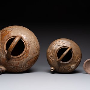 Two brown-glazed 'dragon' ewers with relief design, Qing — 照片 5