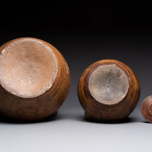 Two brown-glazed 'dragon' ewers with relief design, Qing — 照片 6