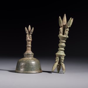 Two Cambodian bronze bells, a vajra bell and a vajra, 11/13th C. — photo 11