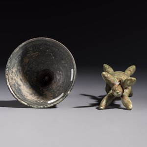 Two Cambodian bronze bells, a vajra bell and a vajra, 11/13th C. — photo 13