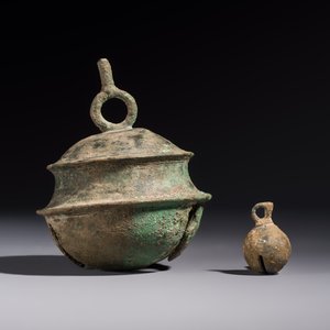 Two Cambodian bronze bells, a vajra bell and a vajra, 11/13th C. — photo 3