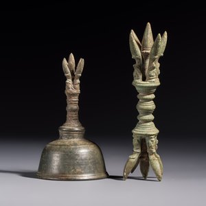 Two Cambodian bronze bells, a vajra bell and a vajra, 11/13th C. — photo 8