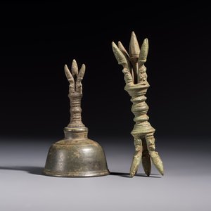 Two Cambodian bronze bells, a vajra bell and a vajra, 11/13th C. — photo 9